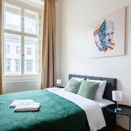 شقة Spacious 3-bedrooms Near Karlin Square براغ