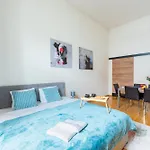 Spacious 3-bedrooms Near Karlin Square