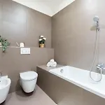 Apartment Spacious 3-bedrooms Near Karlin Square