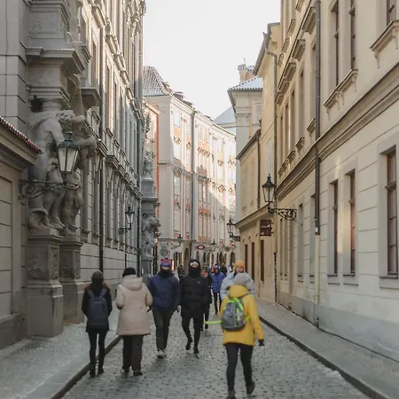 Spacious 3-bedrooms Near Karlin Square Praha