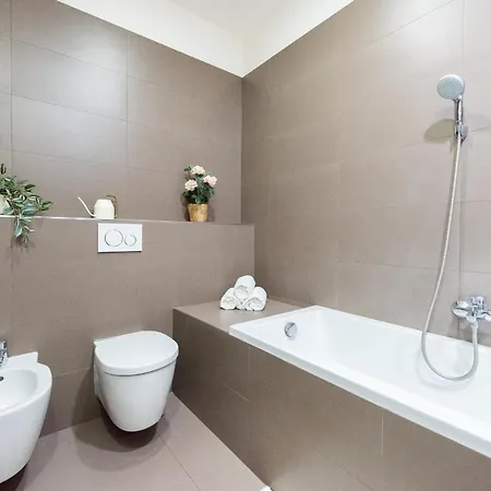 아파트 Spacious 3-bedrooms Near Karlin Square