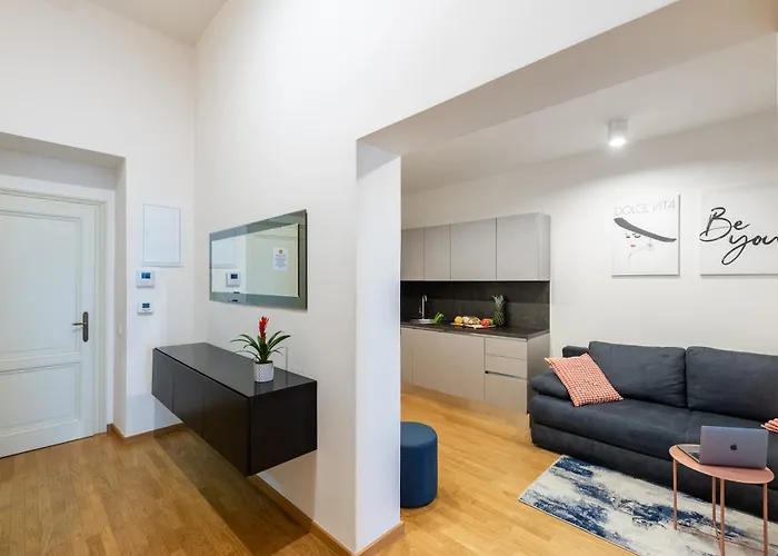 Spacious 3-bedrooms Near Karlin Square